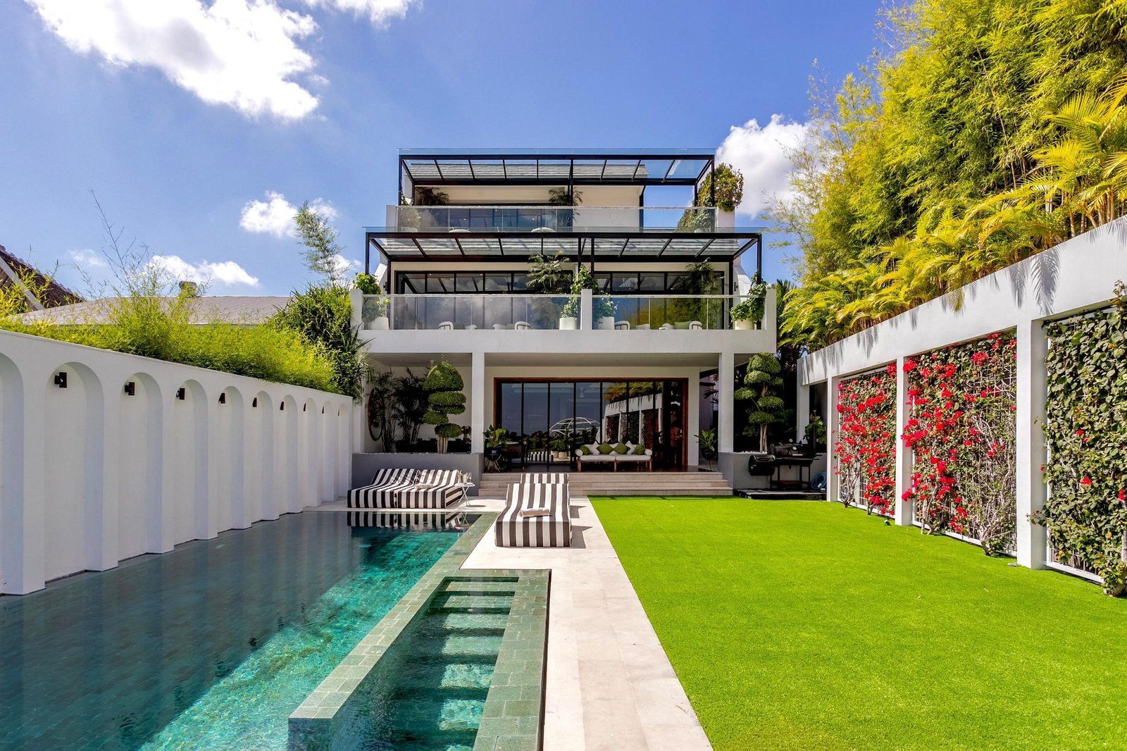 Luxurious 4-Bedroom Freehold Villa with Modern Elegance in Canggu