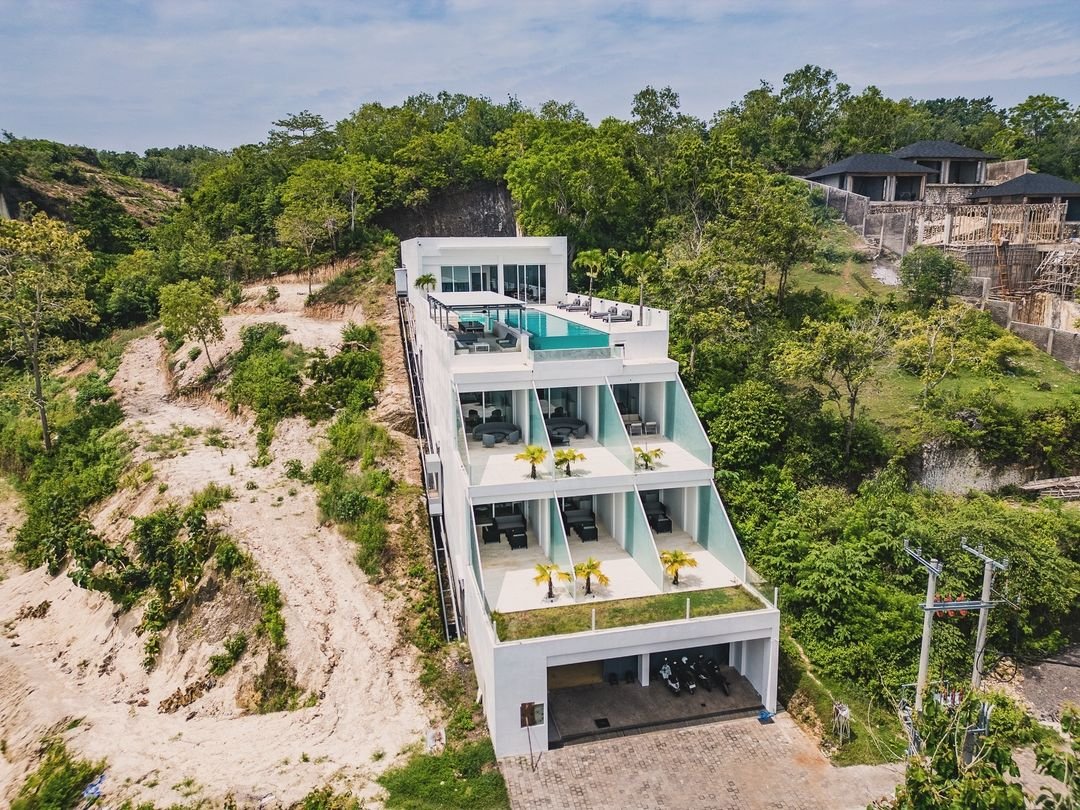 Exclusive 6-Bedroom Villa for Yearly Rental in Uluwatu with Panoramic Ocean Views