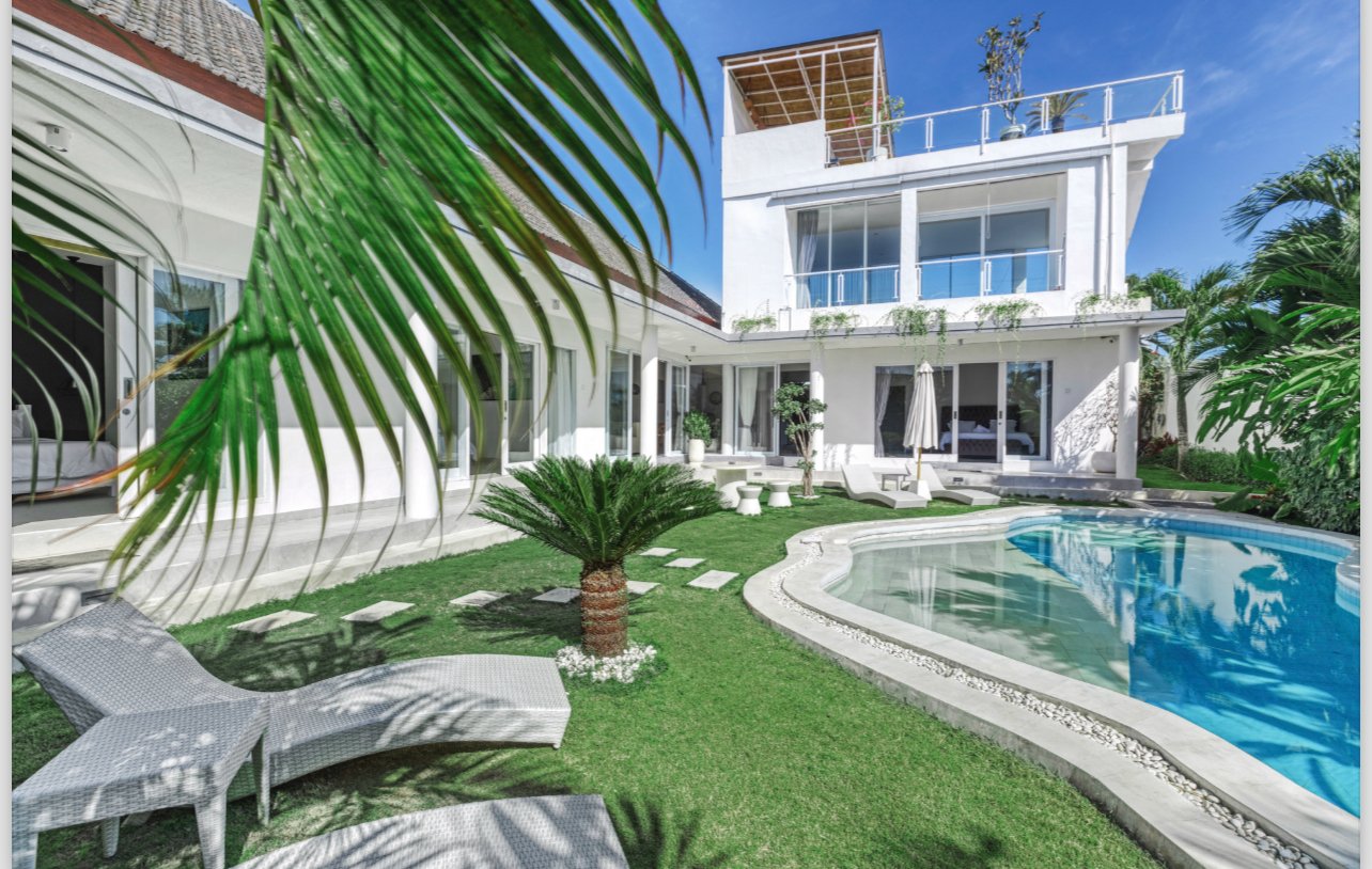 Stunning Modern 5-Bedroom Villa in the Heart of Canggu, Batubolong
