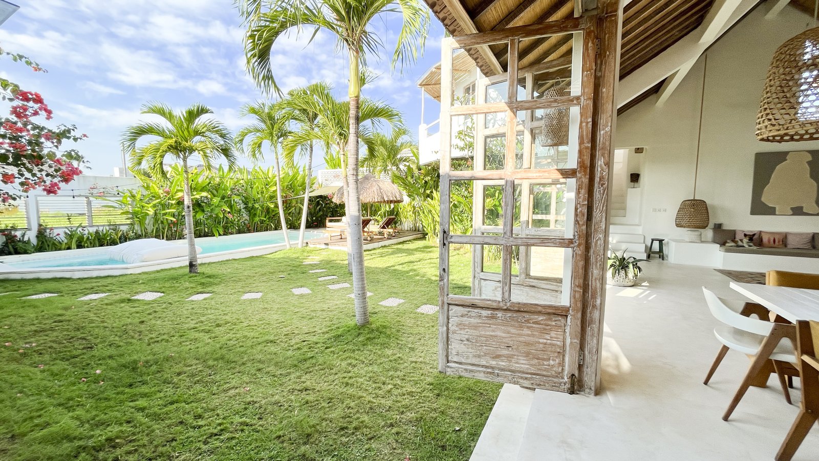 Tropical Elegant 4-Bedroom Villa with Garden for Sale Leasehold in Umalas