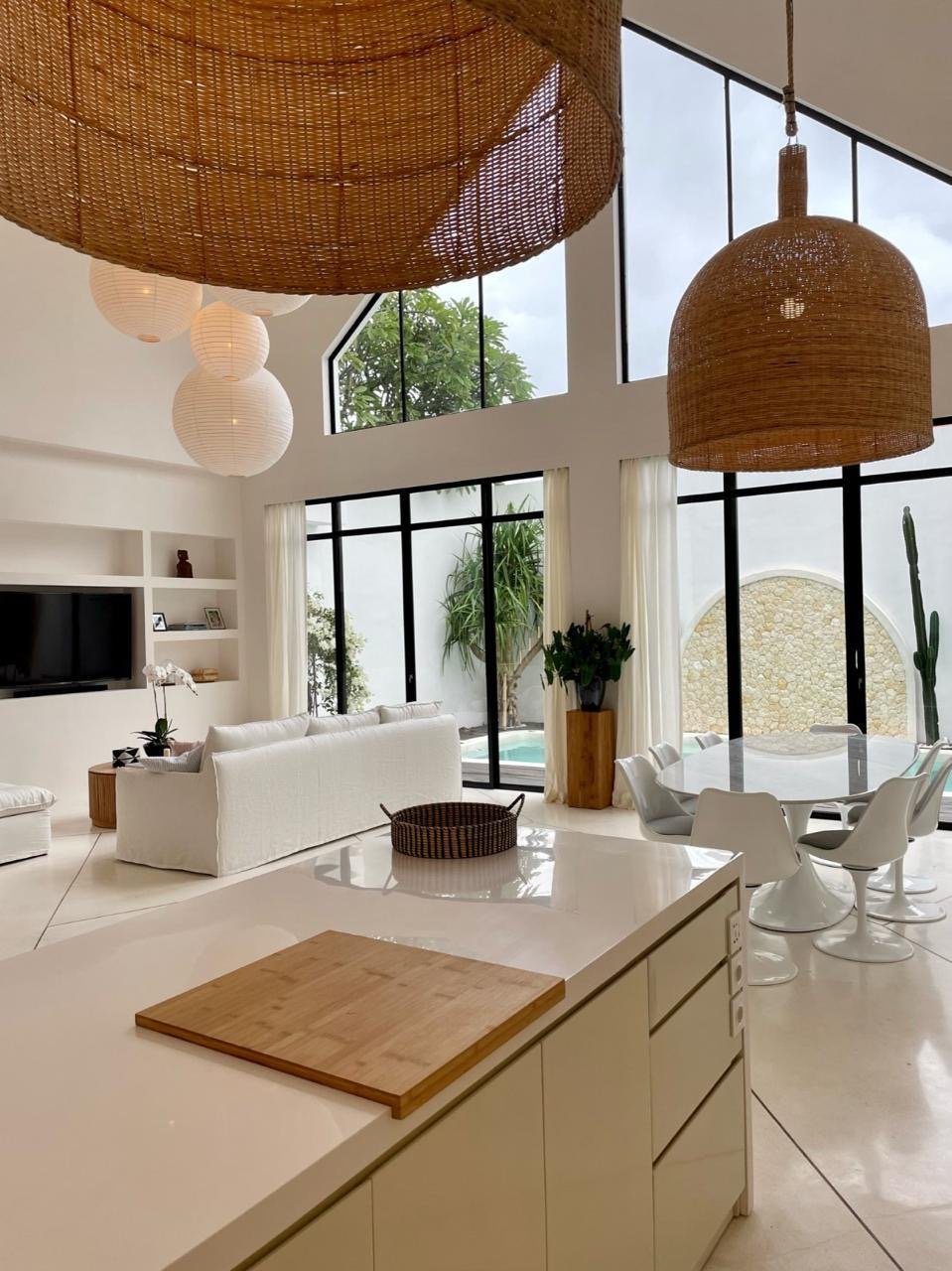 Modern Spacious 3-Bedroom Villa with High Ceilings in Mertanadi - Leasehold