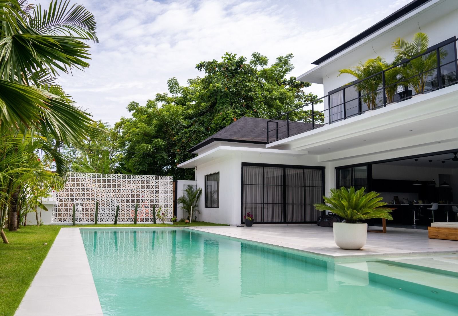 Fully Furnished Modern 4-Bedroom Villa in Seminyak – Yearly Rental or Forsale