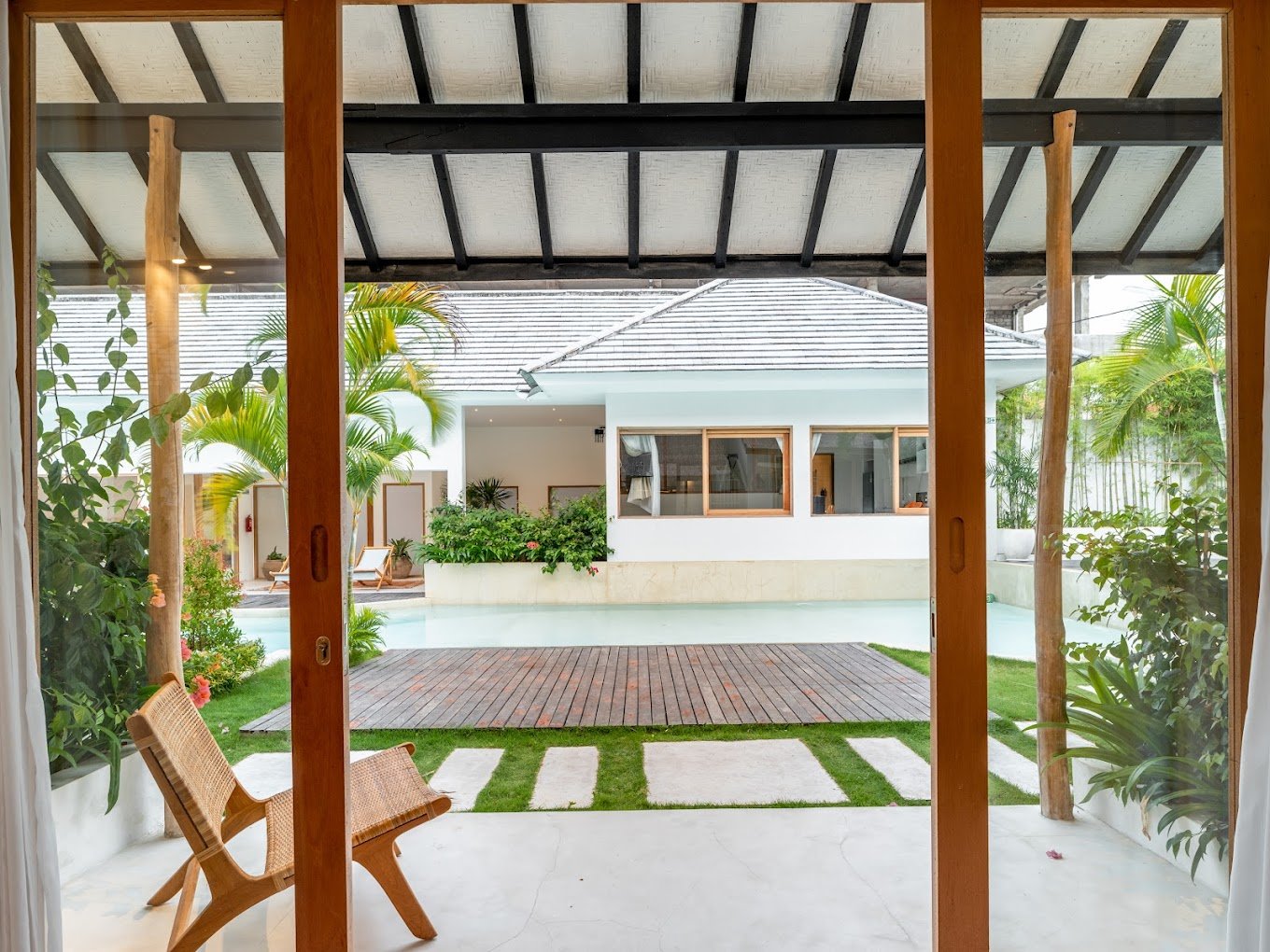 Chic 1-Bedroom Loft with Modern Design and Prime Berawa Location