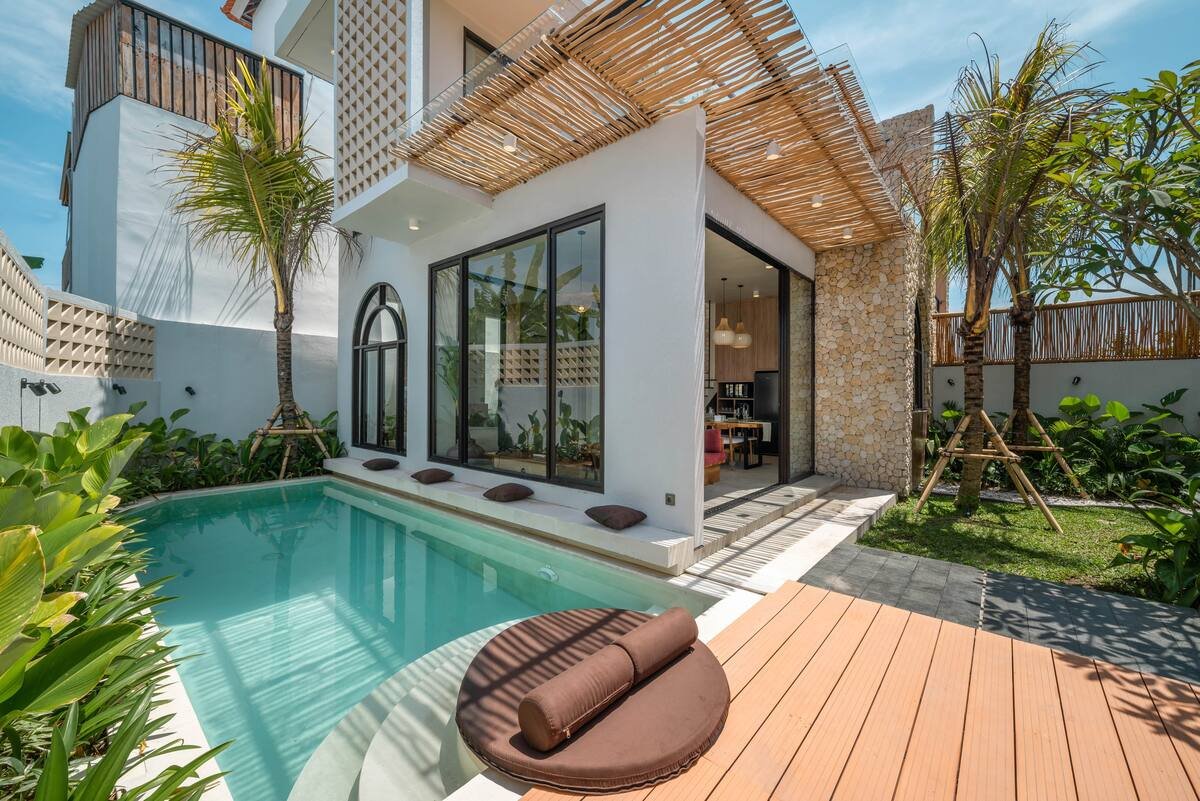 Tropical Modern 2-Bedroom Villa for Sale in Pererenan, Canggu