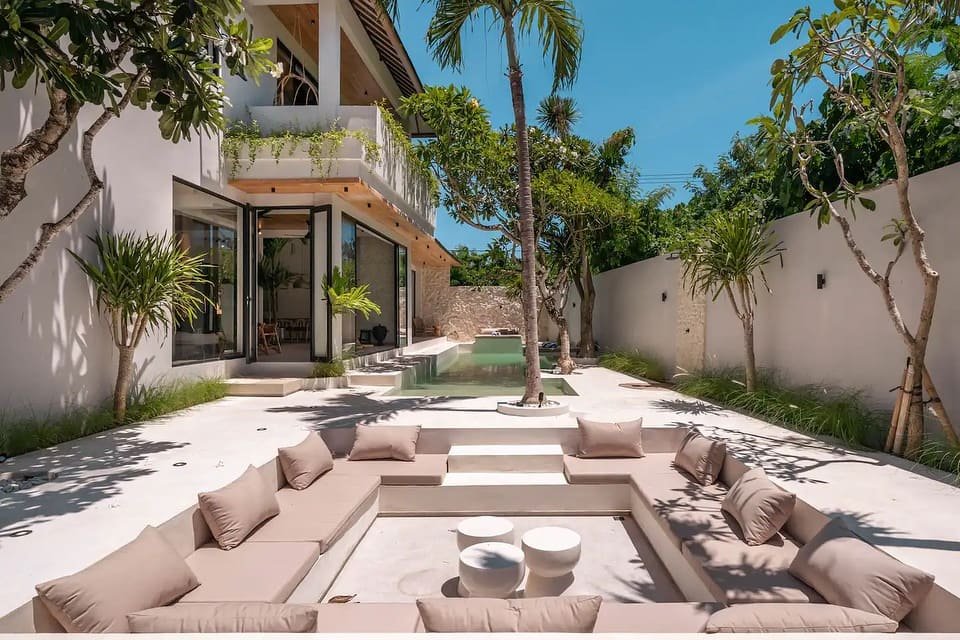 Modern Tropical 4-Bedroom Villa Close To The Beach For Sale - Batu Belig Leasehold