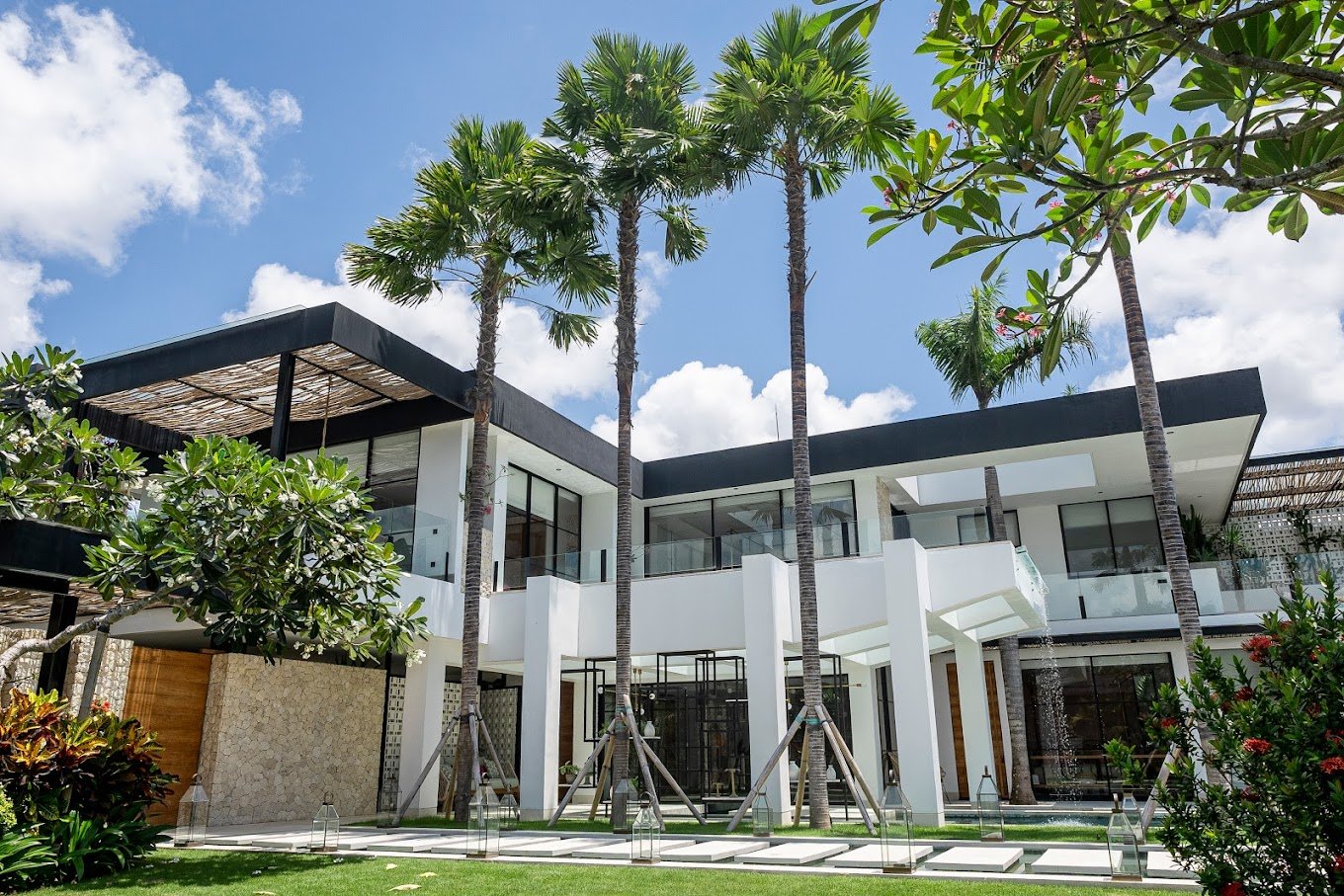 Stunning Contemporary Luxury Villa with 5-Bedroom - Freehold