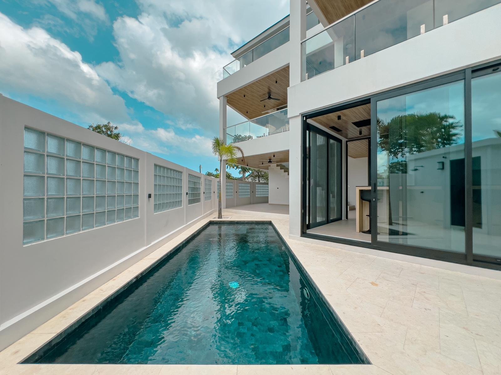 Smart Home Freehold  5-Bedroom Family Villa in Tumbak Bayuh with Solar Panel