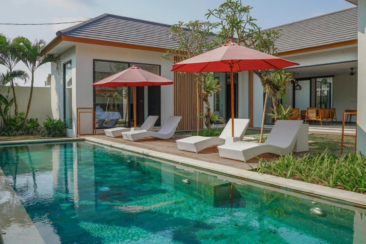 Modern Tropical  4-Bedroom Villa in Canggu