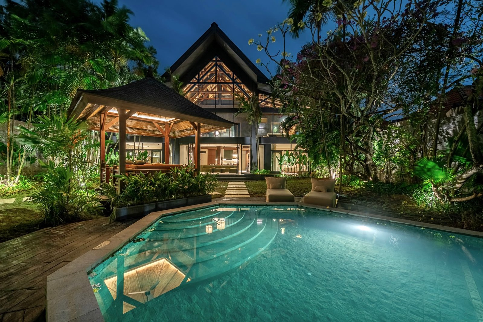 Seminyak Mid-Century Villa:  Elegant 5-Bedroom Villa With Spacious Pool & Garden - Leasehold 28 Years