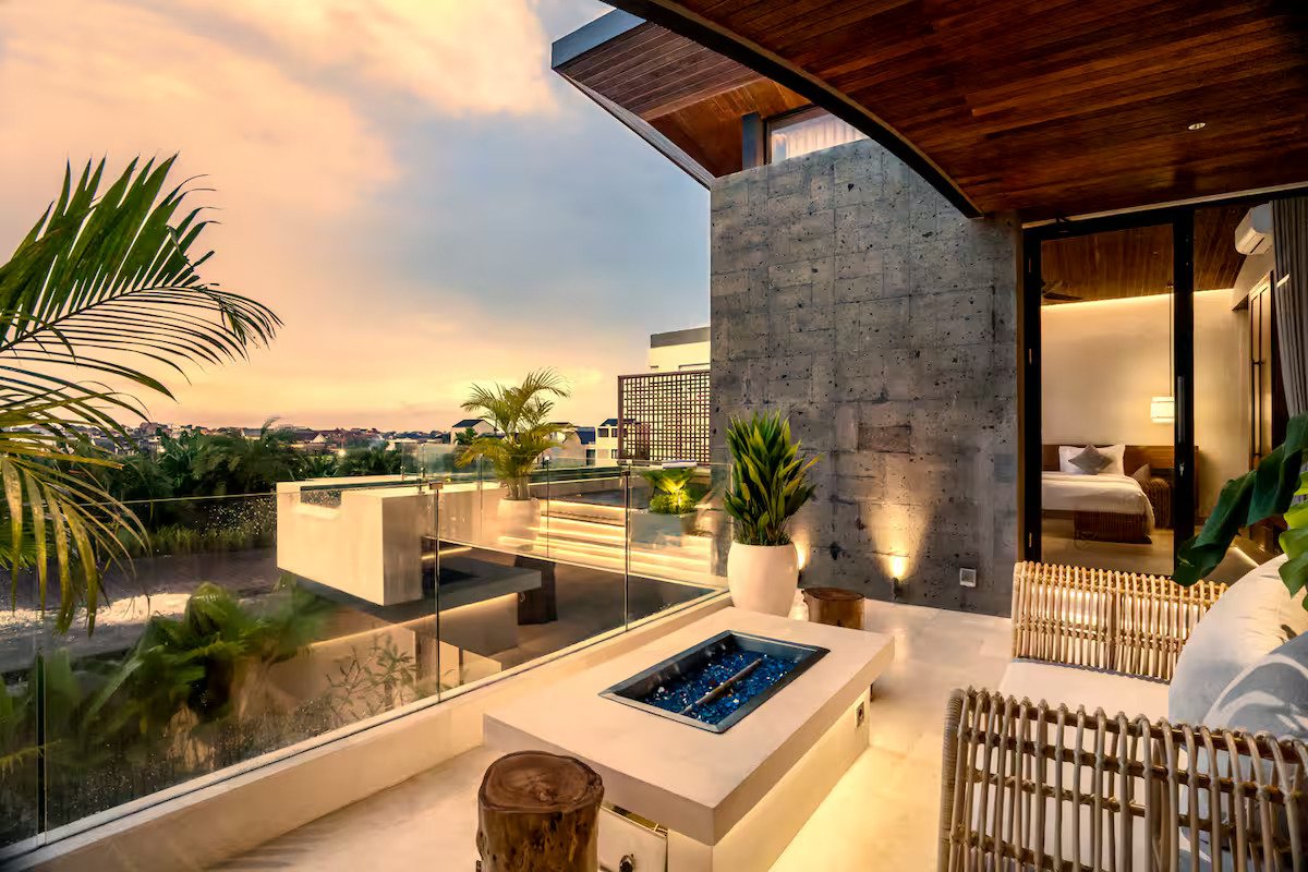 Exclusive Dual-Pool Luxury Villa for Rent: 4 Bedrooms in Prime Batu Bolong, Canggu