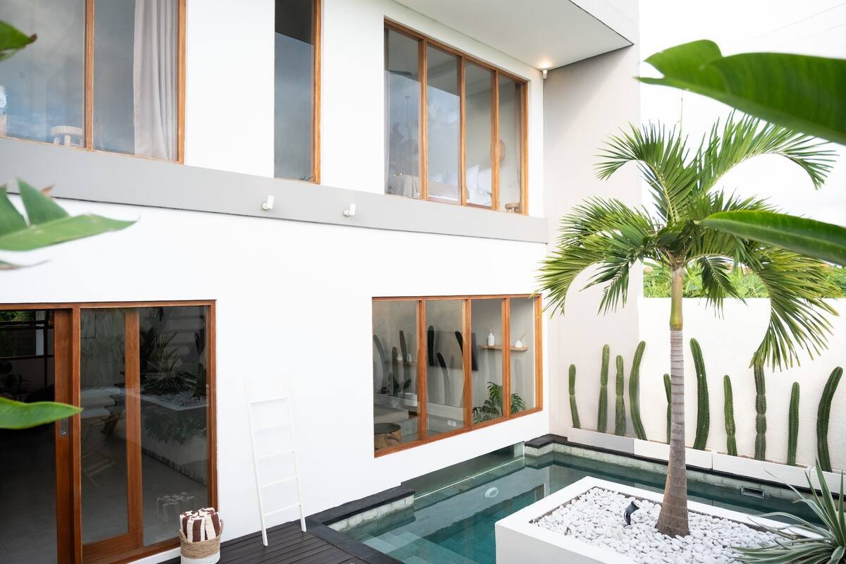 Modern Contemporary 2-Bedroom Villa in Berawa Canggu - Leasehold