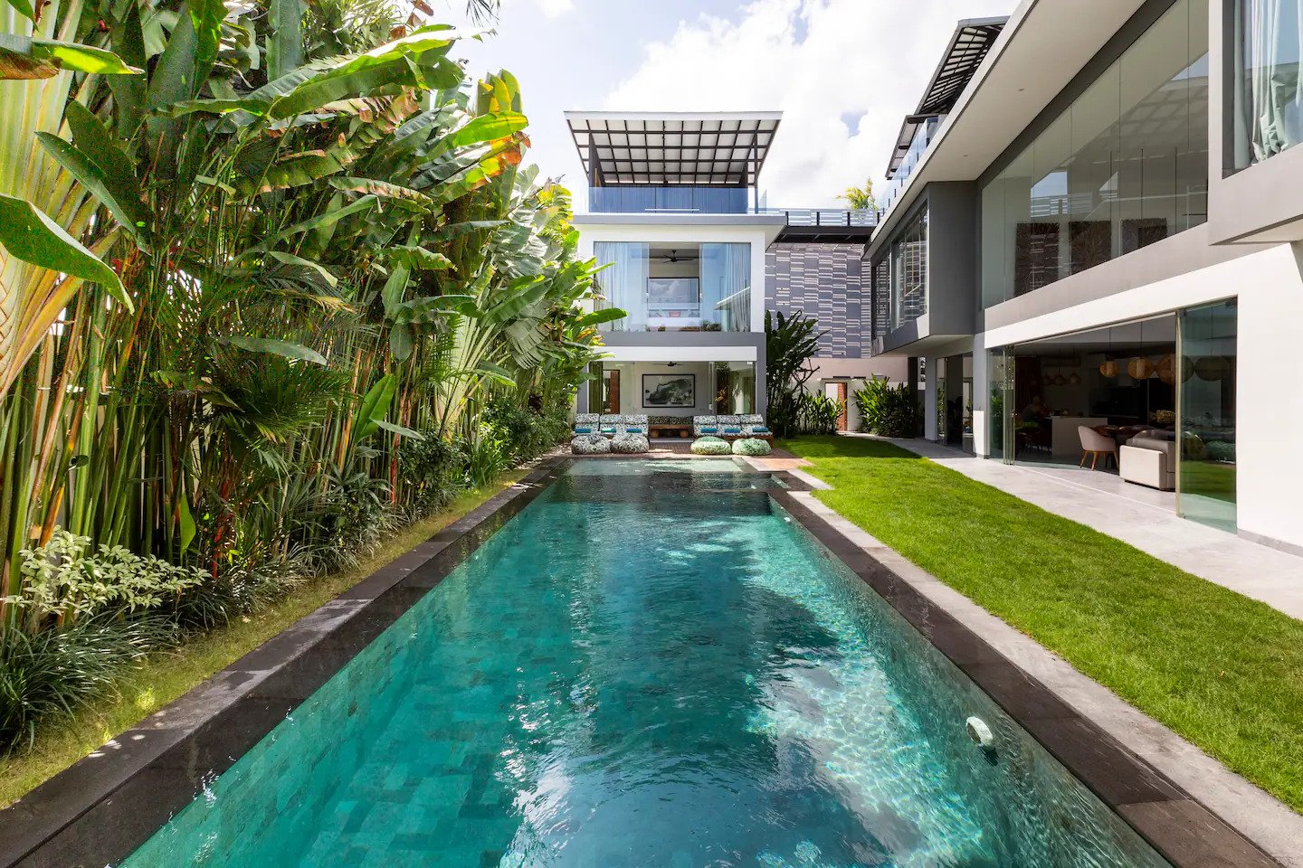 Modern Luxury 5-Bedroom Villa in Canggu – Modern Elegance Near the Beach