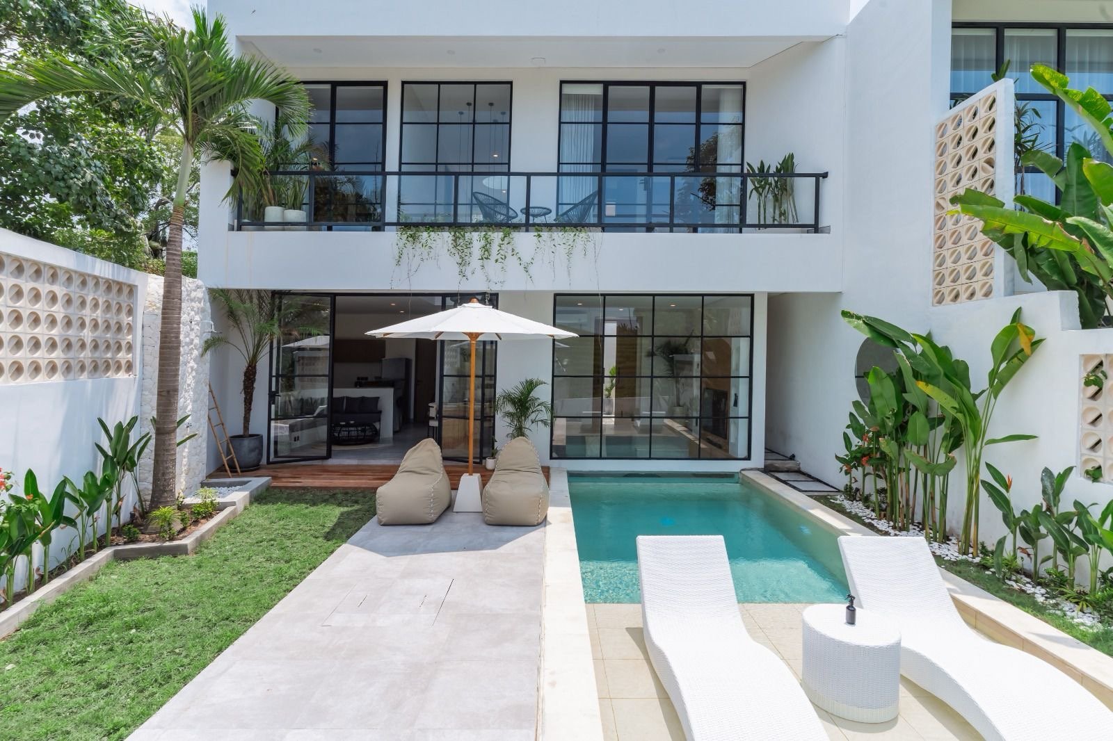 Modern 2 Bedroom Villa in Pererenan Rice Field Views - Leasehold