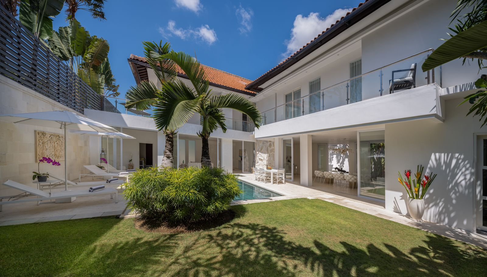 MODERN STYLE 4-BEDROOM VILLA IN SEMINYAK - LEASEHOLD