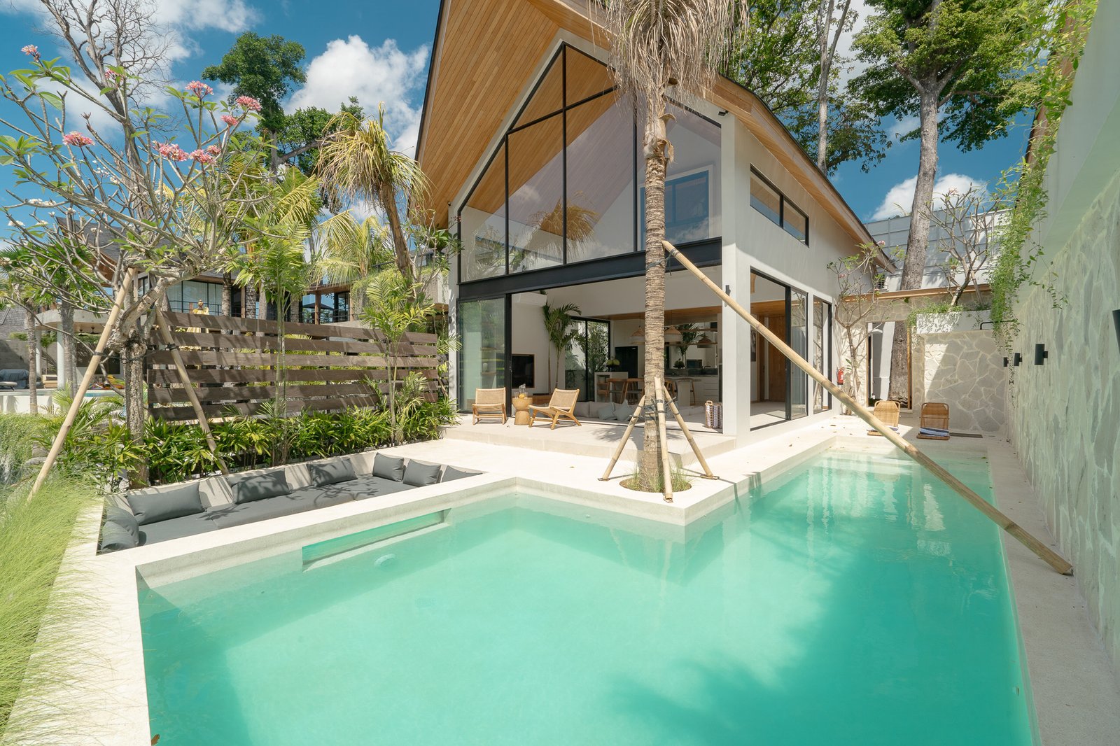 Tropical Dream: 3-Bedroom Villa, Walking Distance to Batu Belig Beach - Leasehold