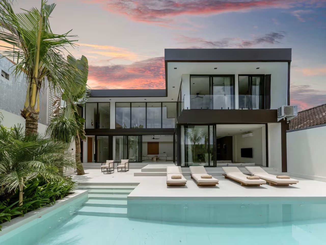 Luxury Modern 4-Bedroom Villa in Seminyak – Leasehold 28 Years – Premium Finishes