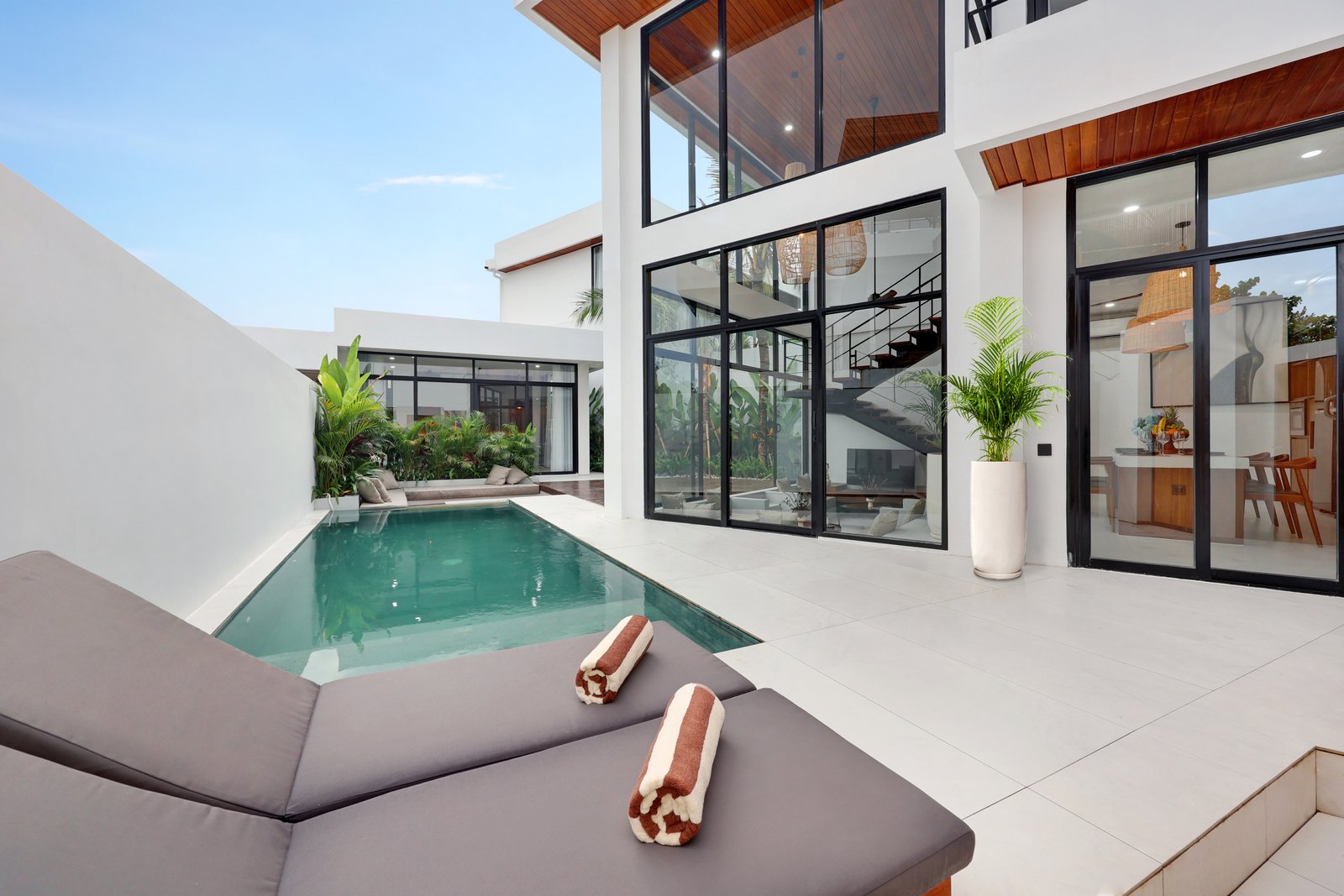 Elegant 4-Bedroom Villa in Pererenan – Steps from the Beach