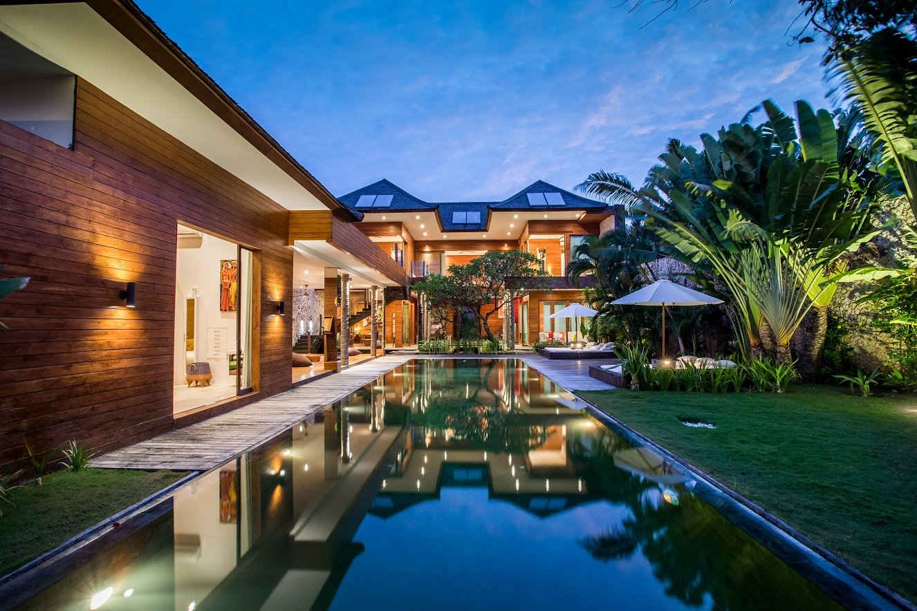 Luxury Oasis: Expansive 4-Bedroom Freehold Villa in Prime Area of Seminyak