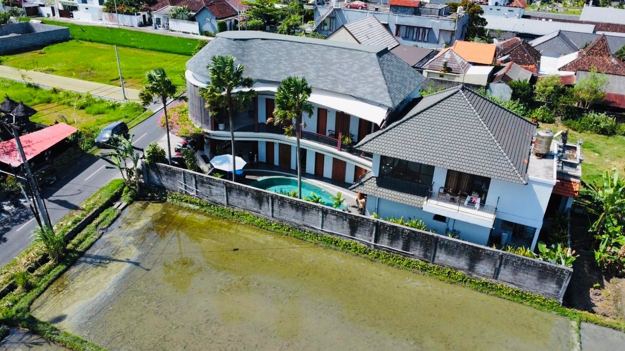 Turnkey Business: Mini Boutique Hotel or Guest House with 9 Bedroom For Sale — Leasehold