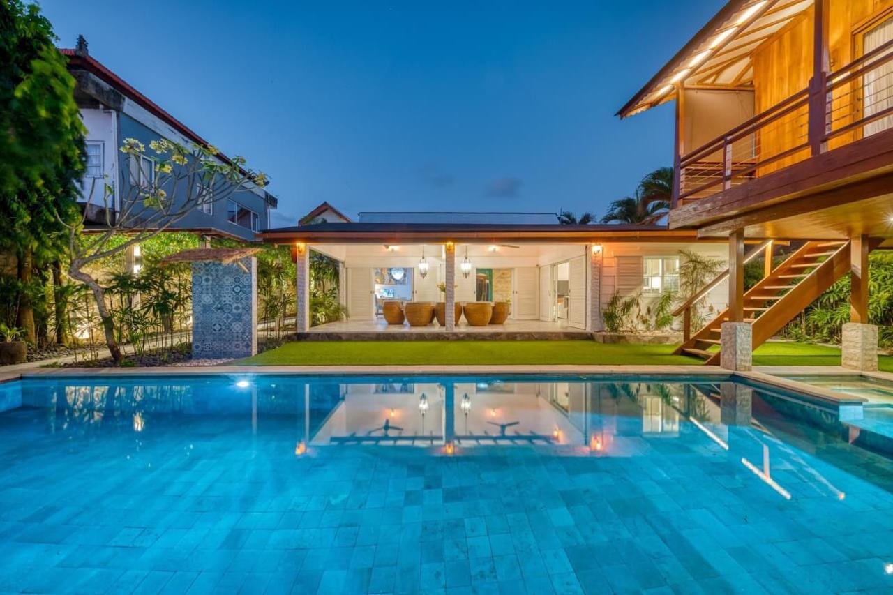Spacious 5-Bedroom Villa for Rent in Canggu with Expansive Garden