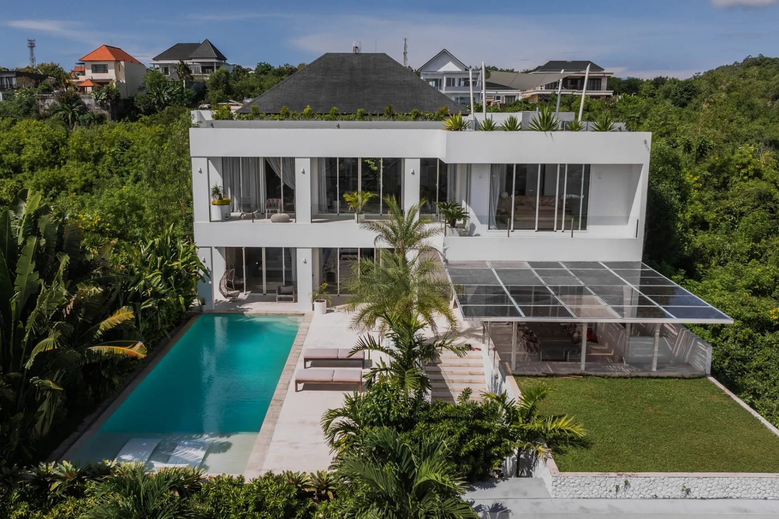 Luxurious Freehold 4-Bedroom Villa in Jimbaran - Stunning Views