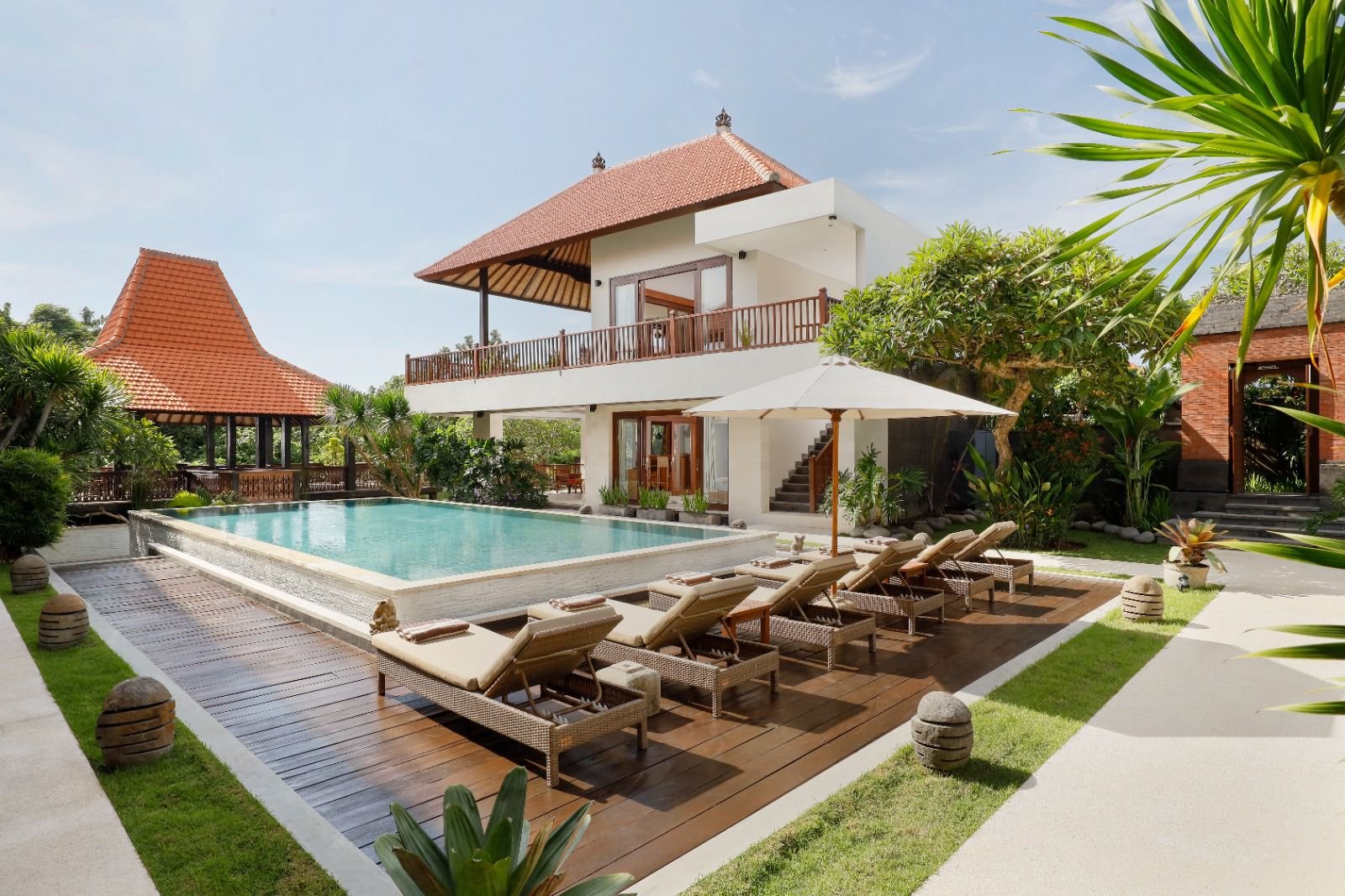 Spacious 9-Bedroom Villa in Canggu – Leasehold