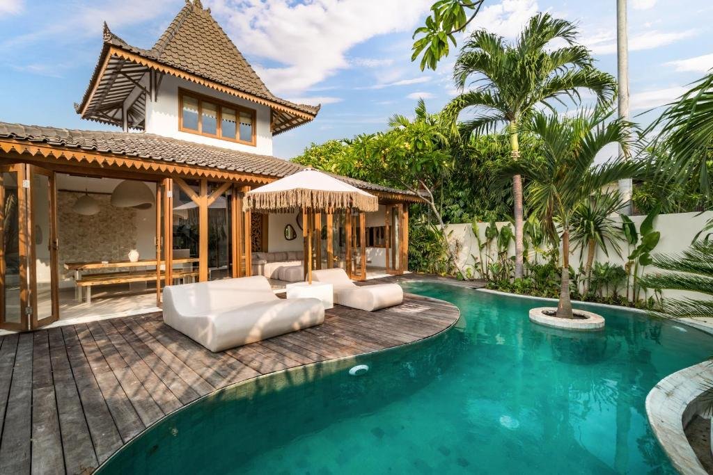 Stunning Traditional Three-Story Villa Near the Beach – Pererenan