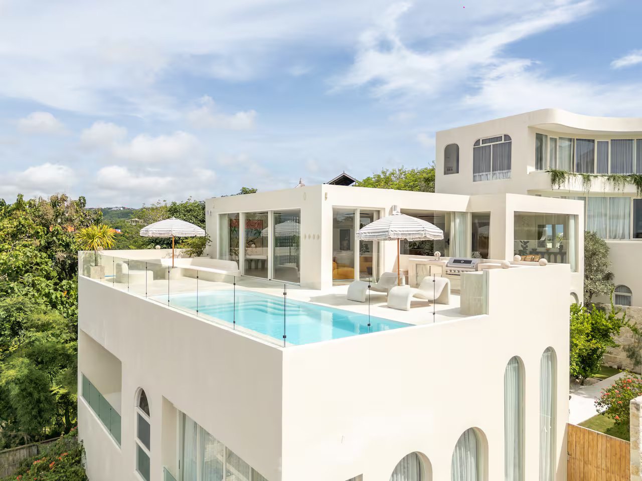 Prime Investment: Ocean View 5-Bedroom Villa for Sale Leasehold in Uluwatu - Leasehold