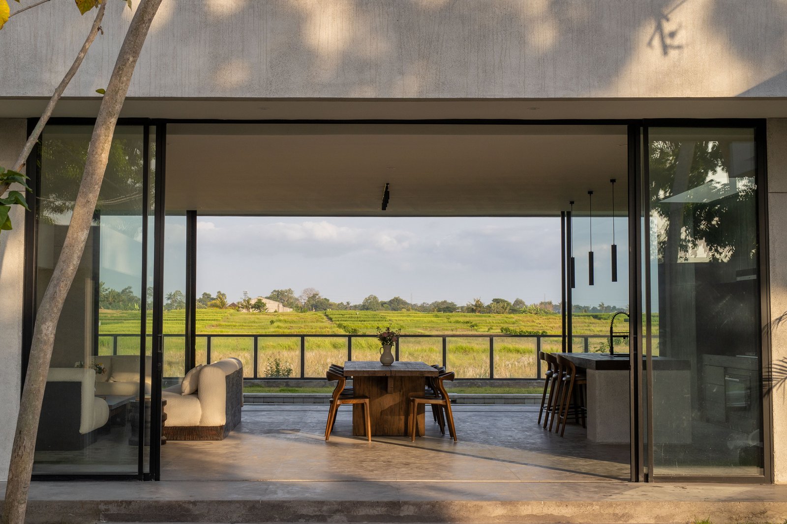 Exquisite 4-Bedroom Leasehold Villa with Modern Design & Tranquil Rice Field Views in Tabanan