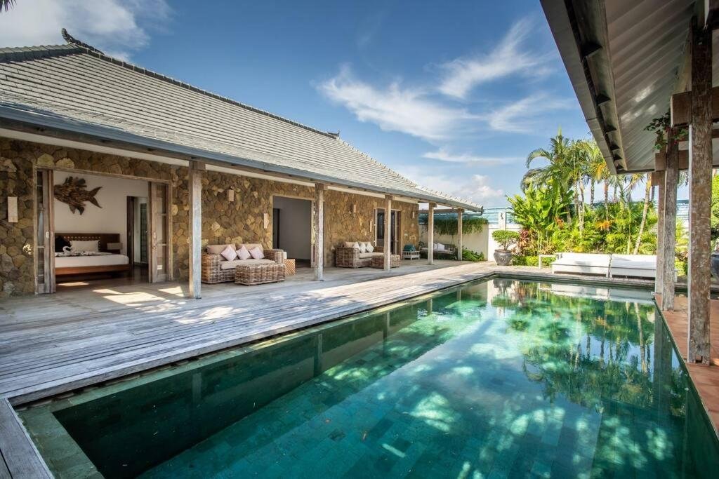 4-Bedroom Leasehold Villa in Seminyak – Spacious Tropical