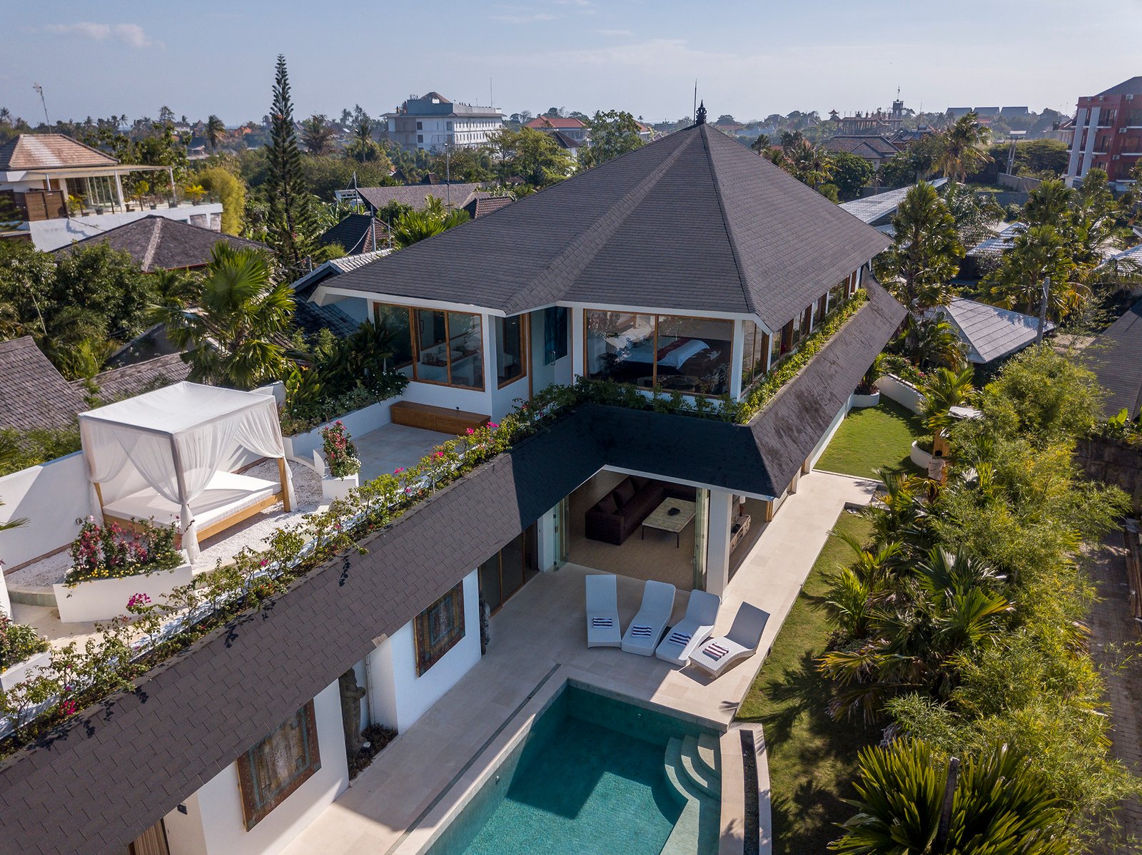 Modern Tropical 5-Bedroom Leasehold Villa in Berawa  - Close Distance to Beach