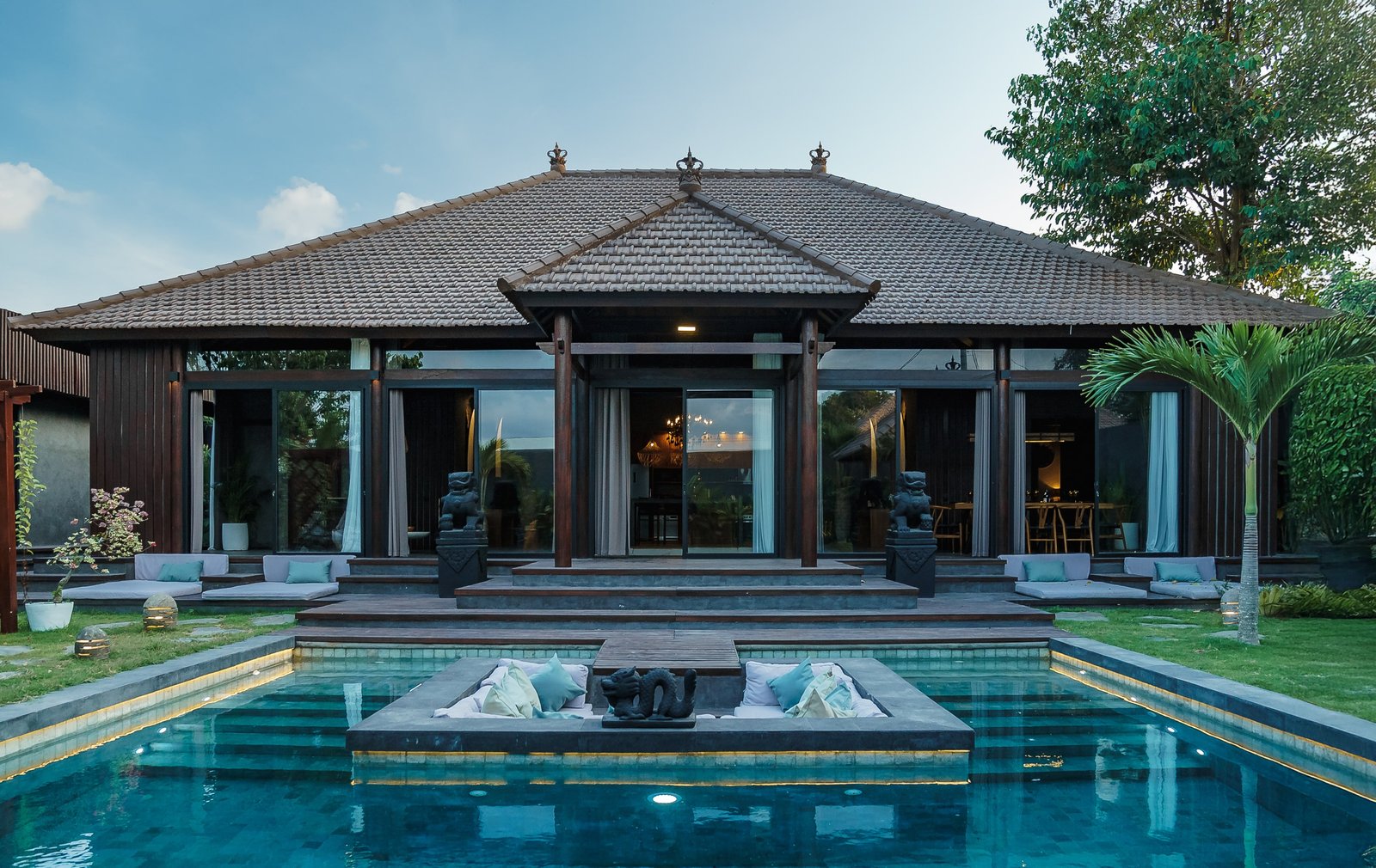 Tranquil Tropical Escape: Luxurious 4-Bedroom Leasehold Villa in Jimbaran
