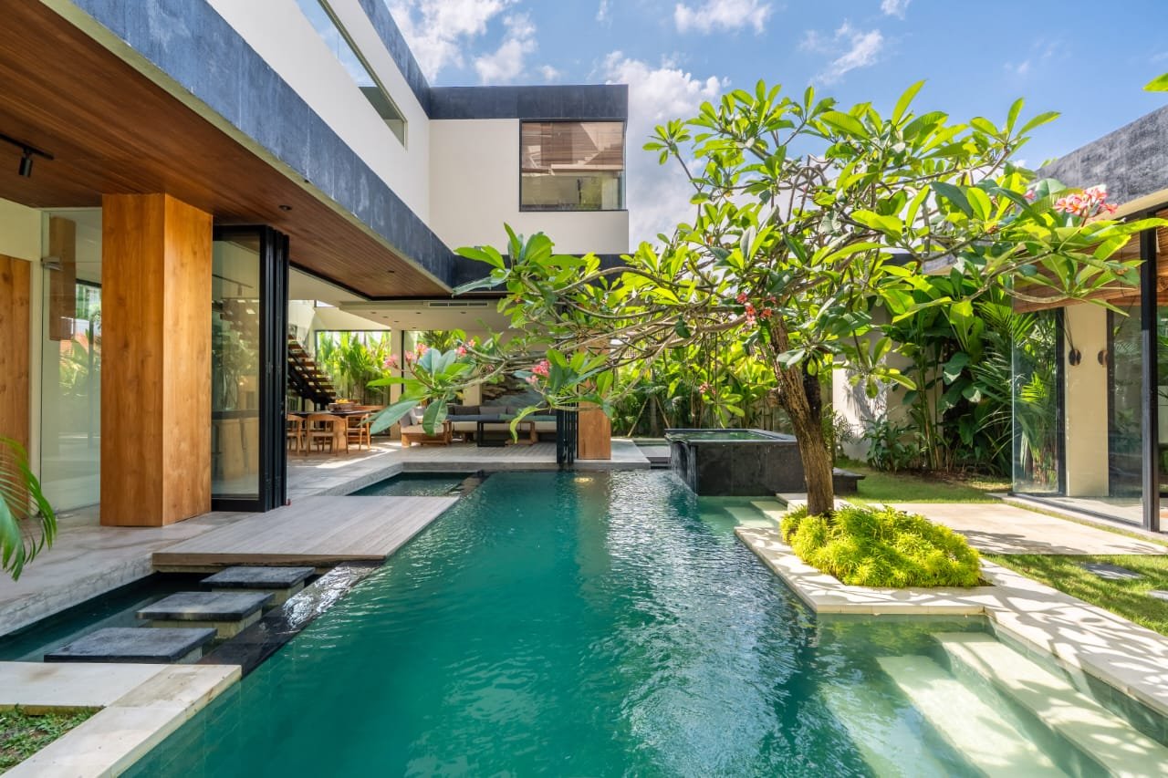 Leasehold: Modern Contemporary 3-Bedroom Villa in Seseh – Walking Distance to the Beach
