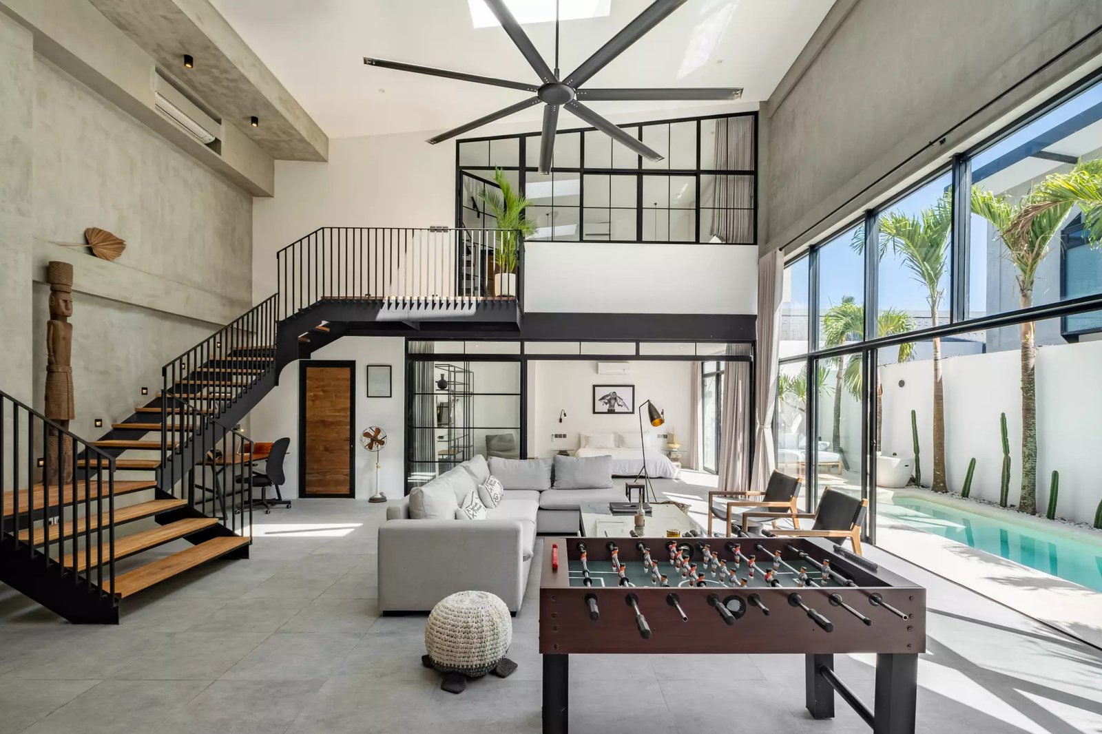 Prime Location - Sophisticated 3-Bedroom Stylish Loft in Berawa, Canggu