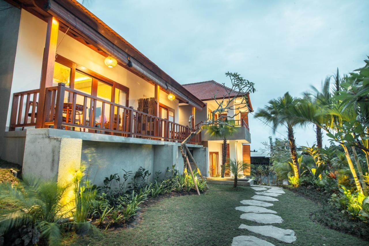 4-Bedroom Balinese-Style Villa with Expansive Garden and Scenic Views – Yearly Rental
