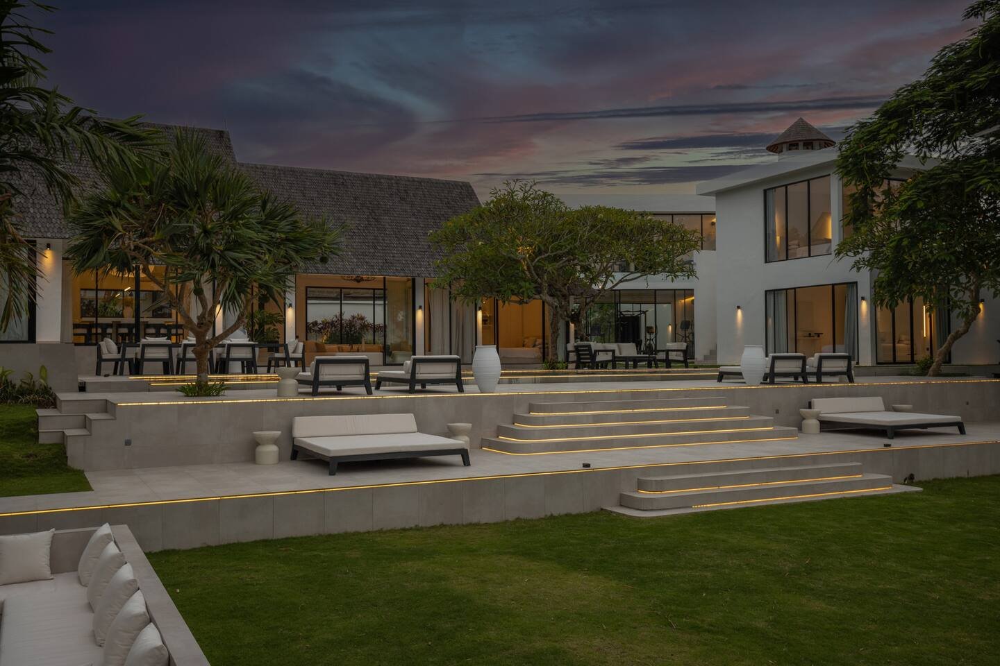 Luxury Colonial Modern 5-Bedroom Villa for Rent - Huge Property
