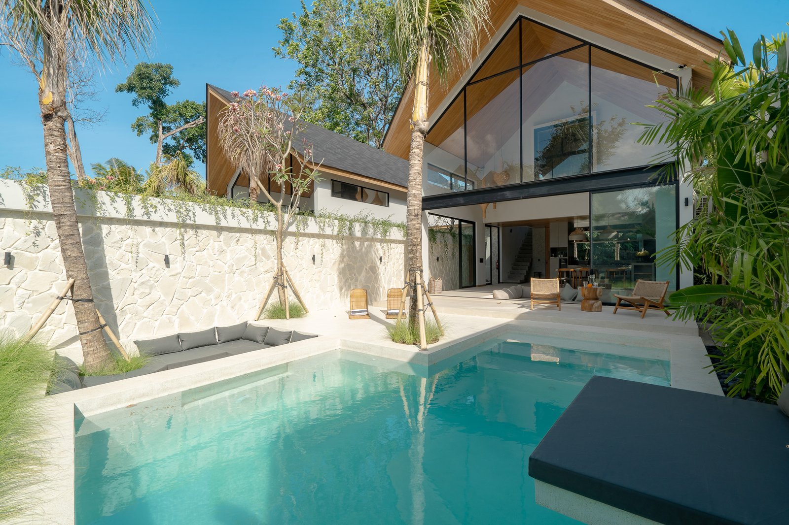 Prime Investment: Modern Tropical 3-Bedroom Villa in Batu Belig - Leasehold