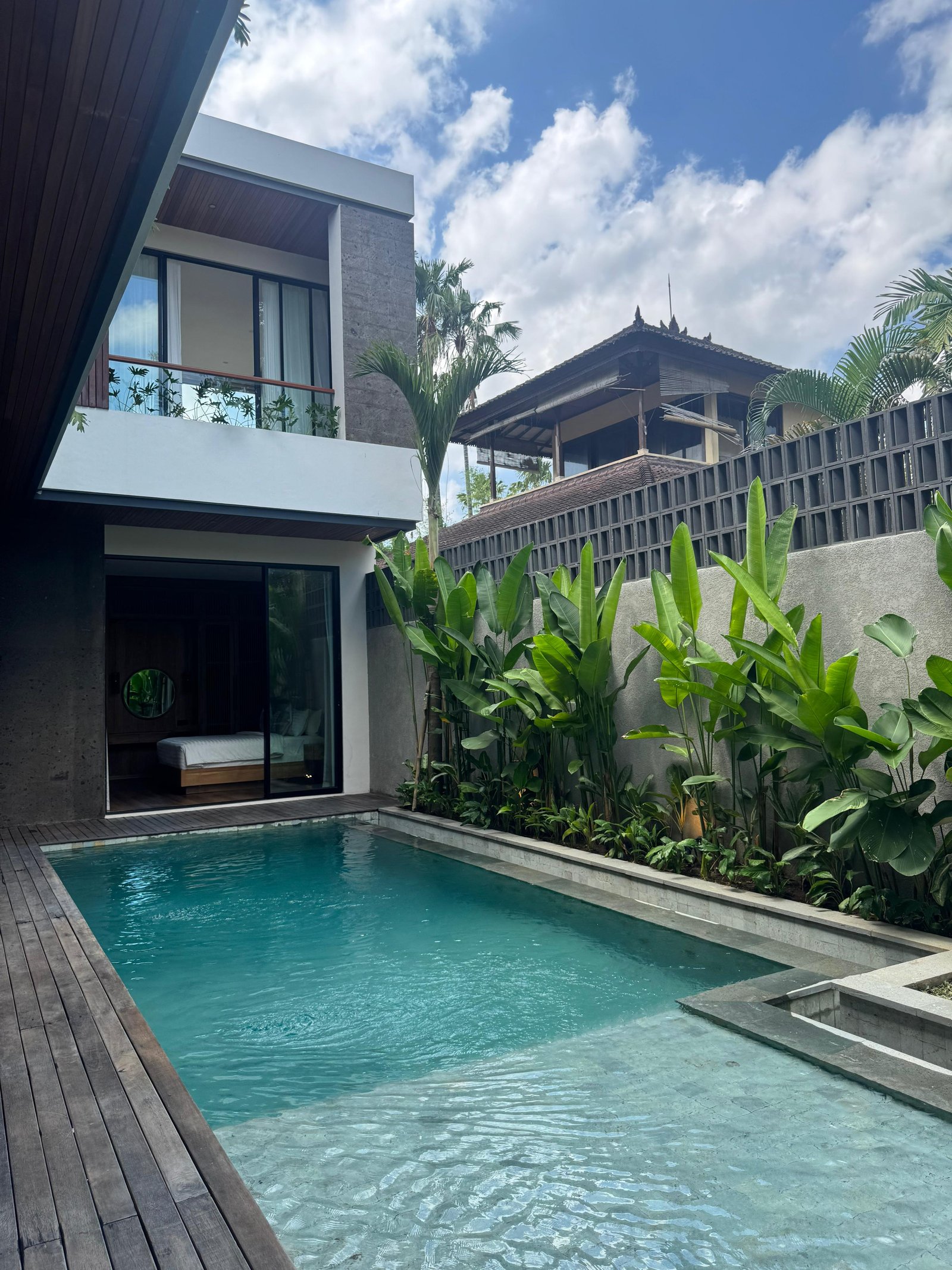 BRAND NEW 5-BEDROOM VILLA FOR IN CANGGU BATU BOLONG - YEARLY & MONTHLY RENTAL