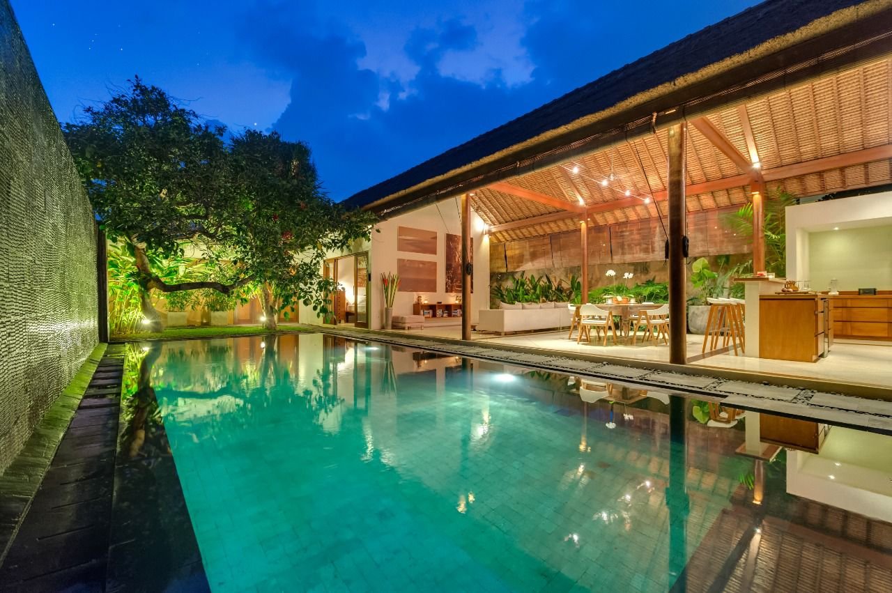 Sublease 2-Bedroom Villa Overtake with Large Garden in Seminyak – Leasehold Until 2030