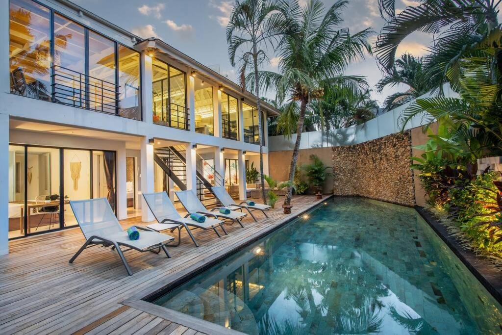3-Bedroom Leasehold Villa in Seminyak – Stylish Tropical Living